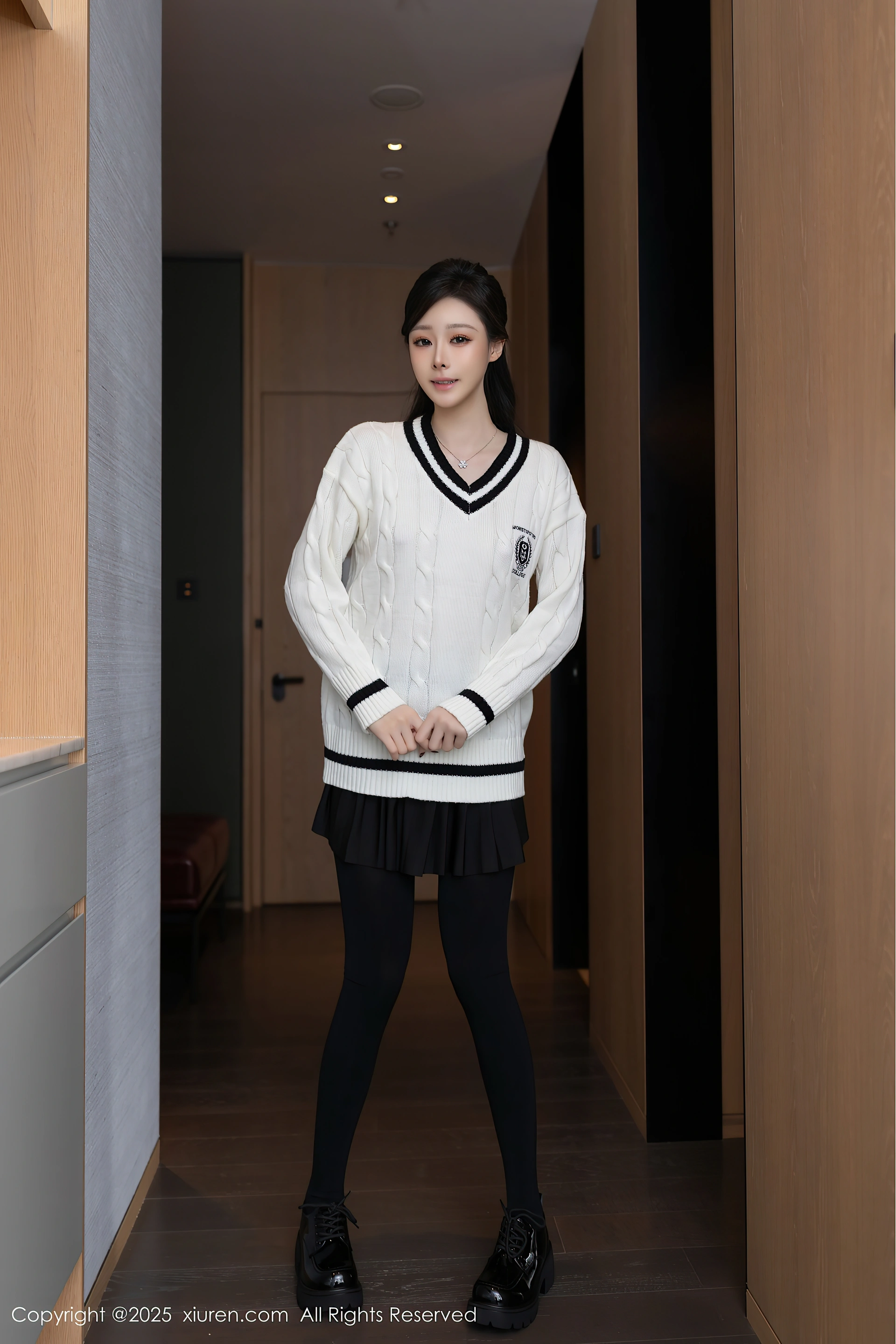 [Xiuren秀人网]2025.03.07 NO.9986 小逗逗 2